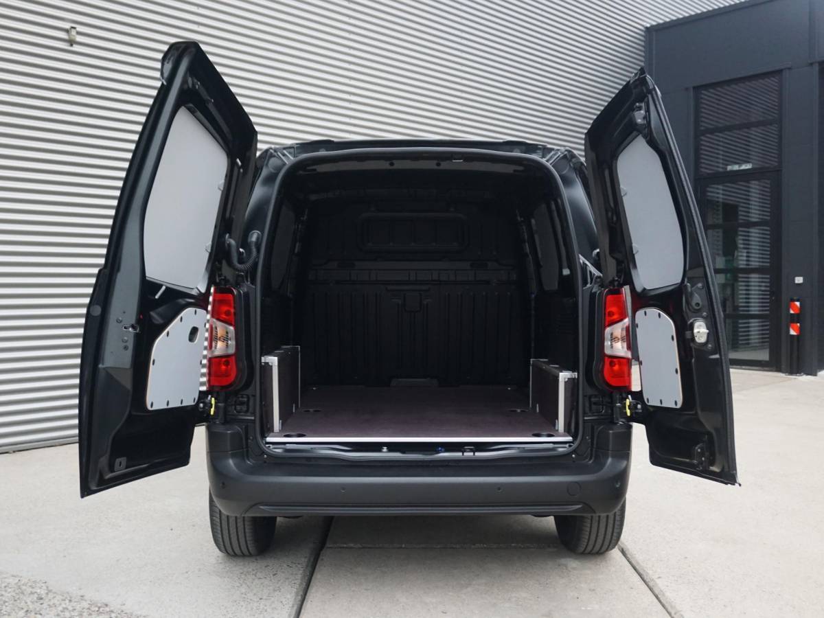 Opel Combo-e Opel Combo Electric L1 50kWh | 0% rente | camera | Apple Carplay/Android Auto  | laadruimtebetimmering  | Comfort stoelen | rijklaarprijs