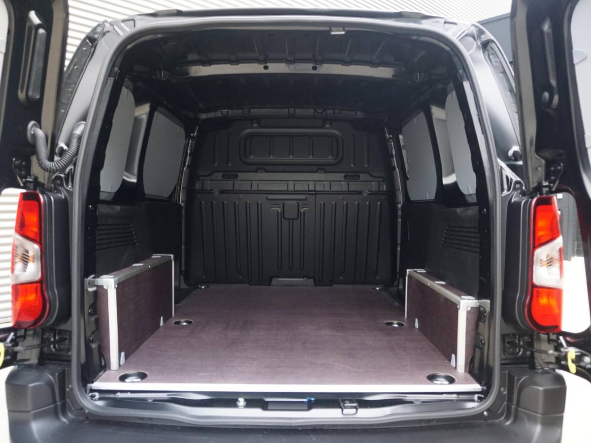Opel Combo-e Opel Combo Electric L1 50kWh | 0% rente | camera | Apple Carplay/Android Auto  | laadruimtebetimmering  | Comfort stoelen | rijklaarprijs