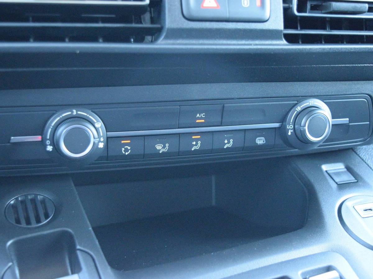 Opel Combo-e Opel Combo Electric L1 50kWh | camera | Apple Carplay/Android Auto  | laadruimtebetimmering  | Comfort stoelen | rijklaarprijs