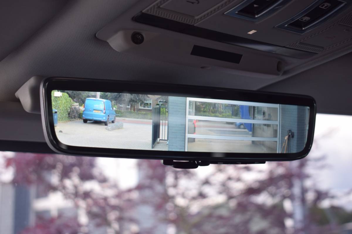Land Rover Defender Land Rover Defender 110 2.0 P300 110 SE 7p. OrigNL 7-zits | Panodak!