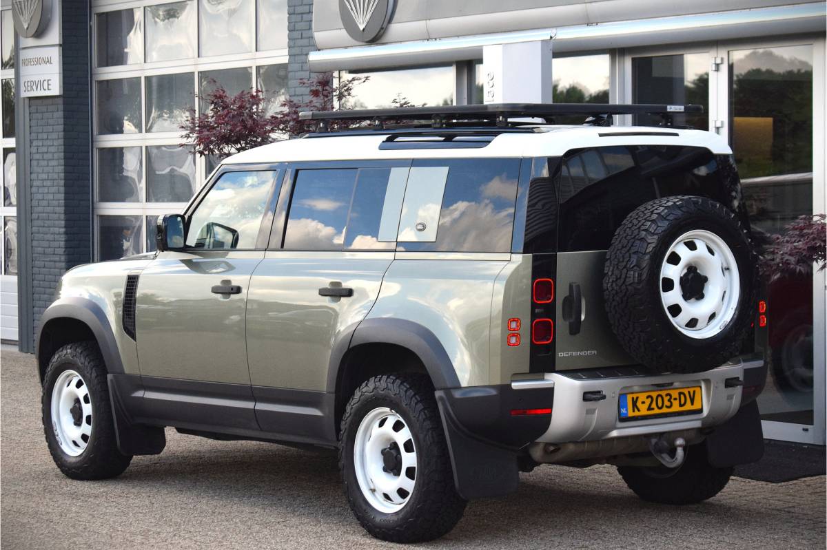 Land Rover Defender Land Rover Defender 110 2.0 P300 110 SE 7p. OrigNL 7-zits | Panodak!