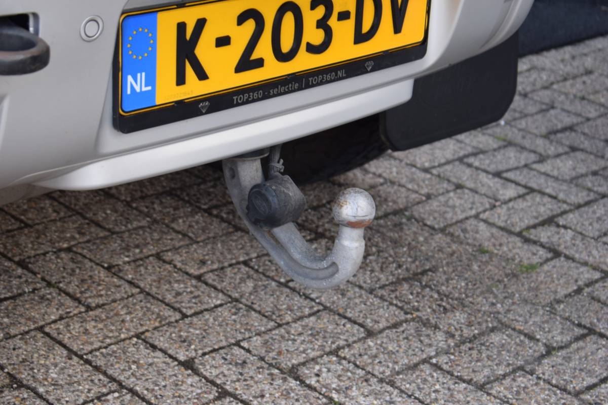 Land Rover Defender Land Rover Defender 110 2.0 P300 110 SE 7p. OrigNL 7-zits | Panodak!