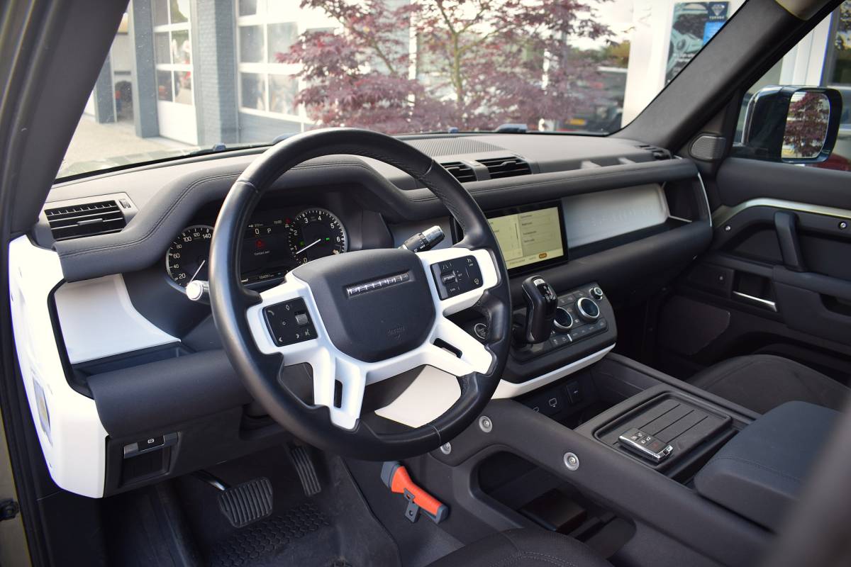 Land Rover Defender Land Rover Defender 110 2.0 P300 110 SE 7p. OrigNL 7-zits | Panodak!