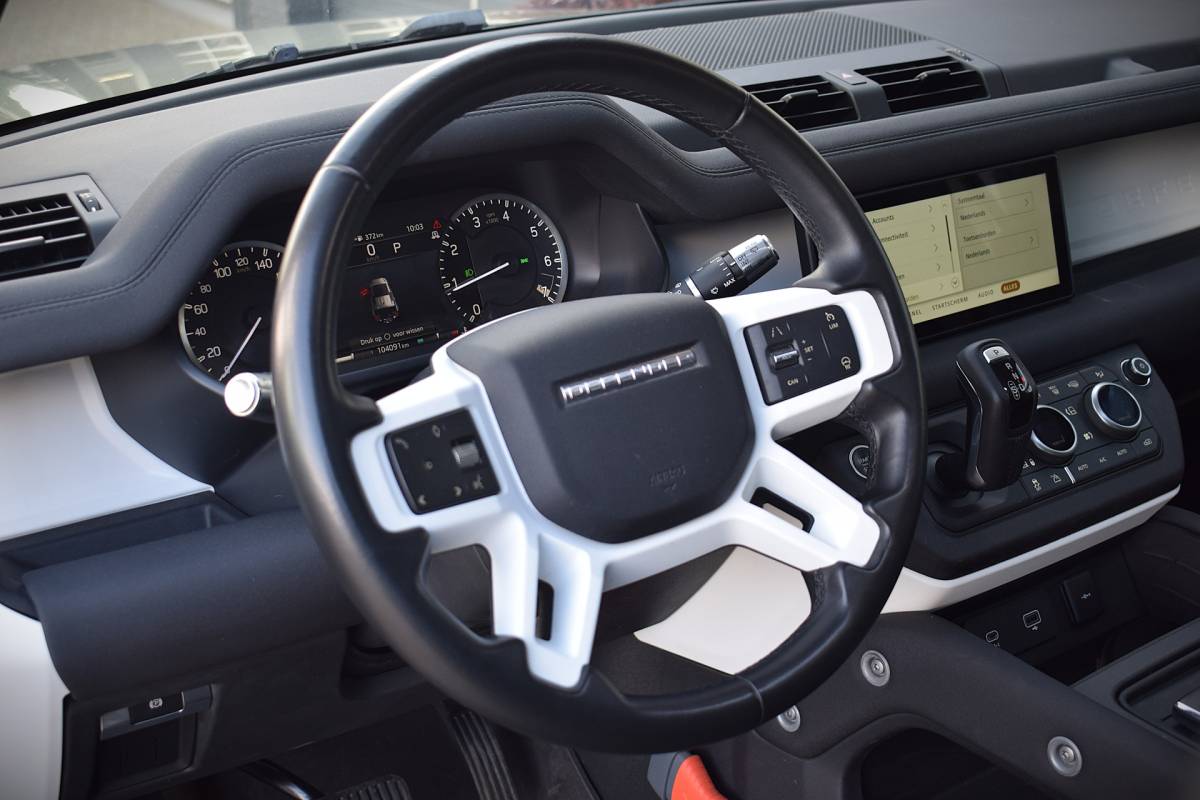 Land Rover Defender Land Rover Defender 110 2.0 P300 110 SE 7p. OrigNL 7-zits | Panodak!