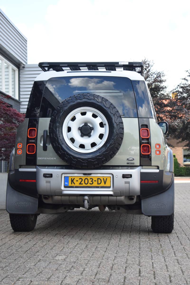 Land Rover Defender Land Rover Defender 110 2.0 P300 110 SE 7p. OrigNL 7-zits | Panodak!