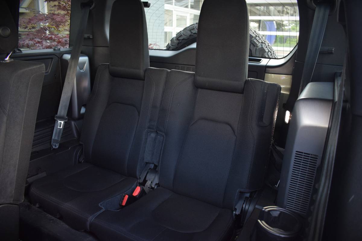 Land Rover Defender Land Rover Defender 110 2.0 P300 110 SE 7p. OrigNL 7-zits | Panodak!