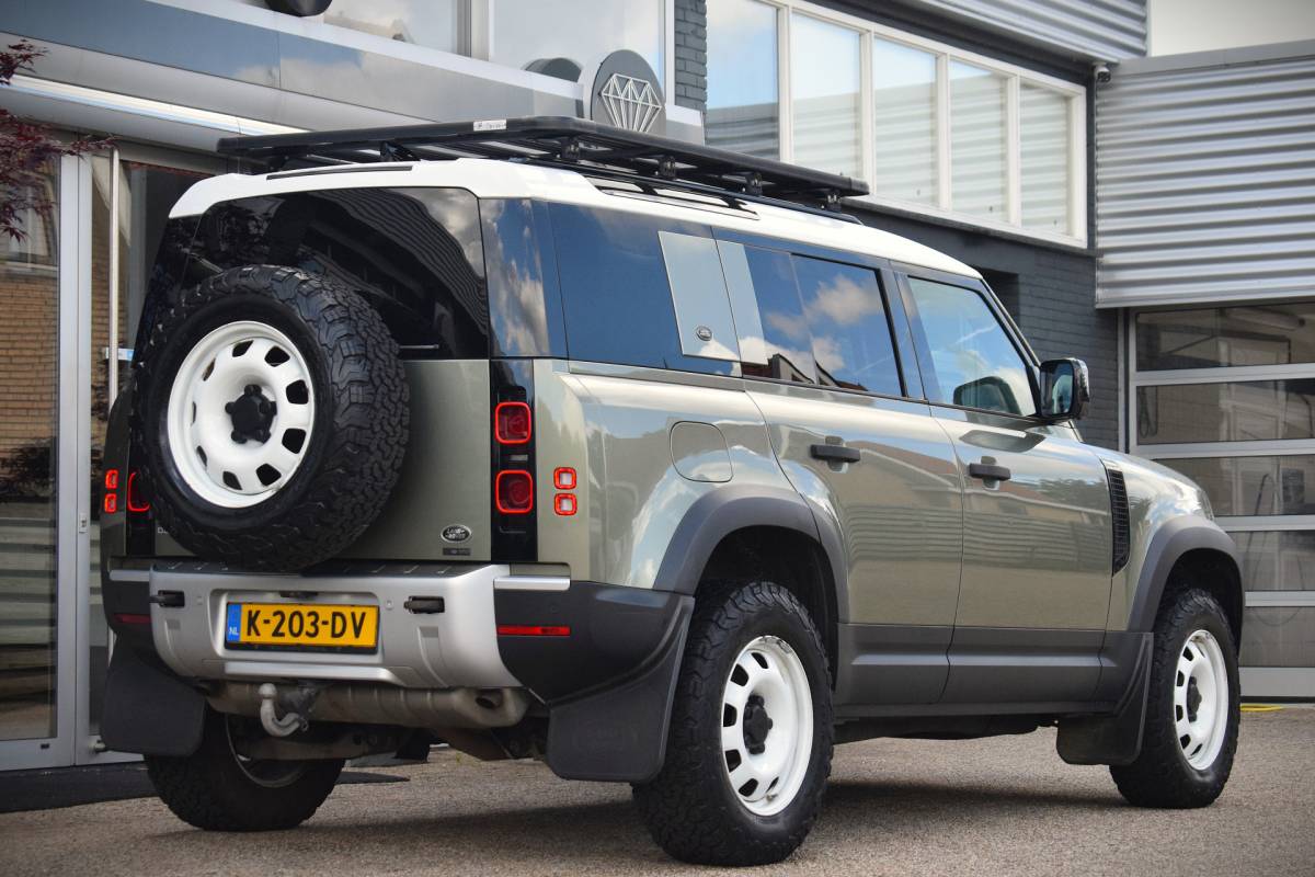 Land Rover Defender Land Rover Defender 110 2.0 P300 110 SE 7p. OrigNL 7-zits | Panodak!