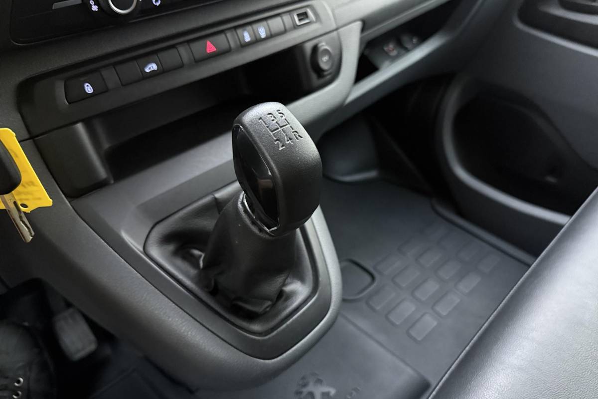 Peugeot Expert Peugeot Expert 226S 1.6 BlueHDI Premium 95 Pk | 3-Zits | Cruise Control | Airco | Laadruimte Pakket | Lage Km-Stand
