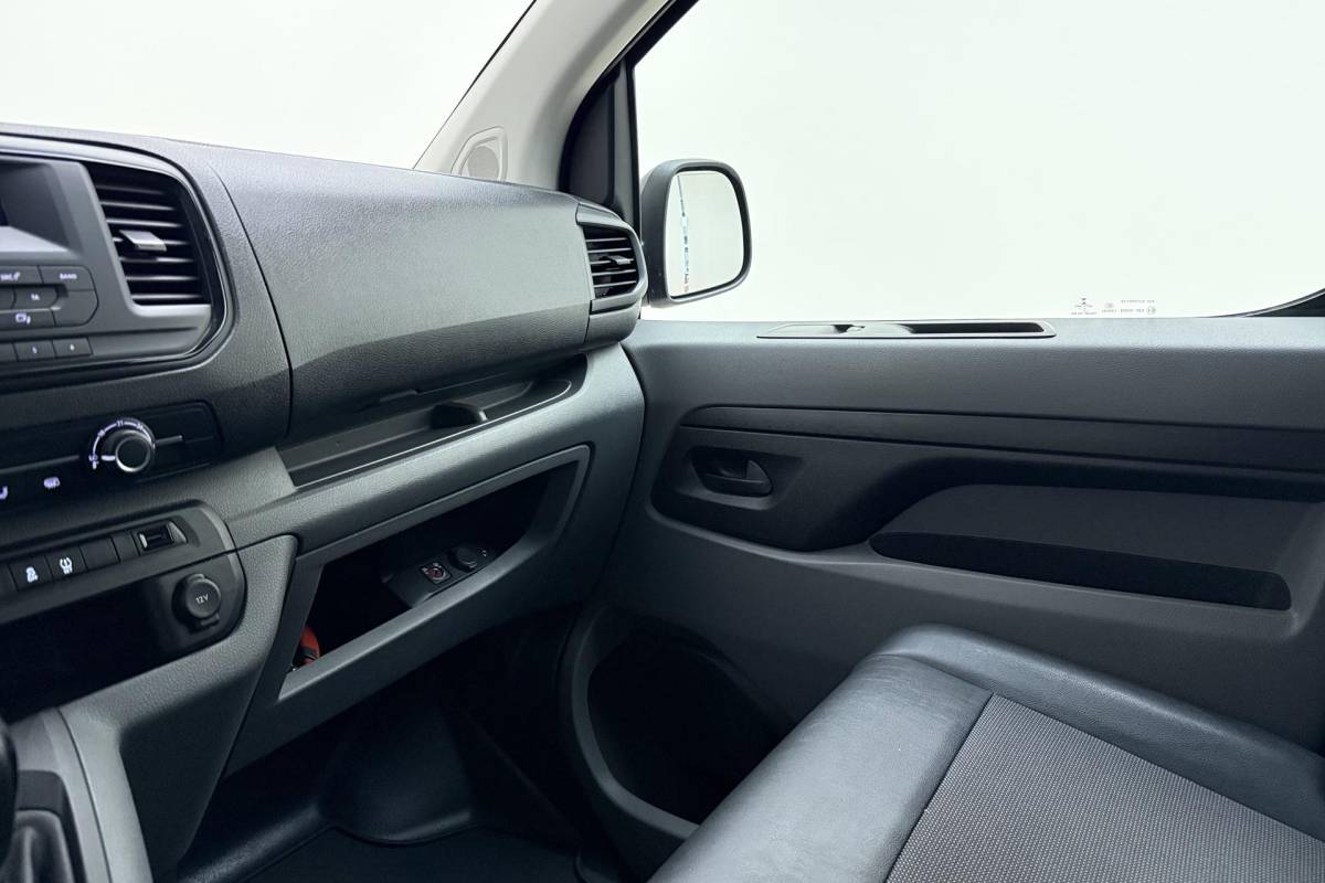 Peugeot Expert Peugeot Expert 226S 1.6 BlueHDI Premium 95 Pk | 3-Zits | Cruise Control | Airco | Laadruimte Pakket | Lage Km-Stand