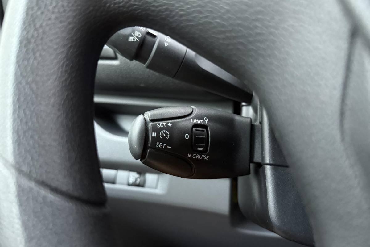 Peugeot Expert Peugeot Expert 226S 1.6 BlueHDI Premium 95 Pk | 3-Zits | Cruise Control | Airco | Laadruimte Pakket | Lage Km-Stand