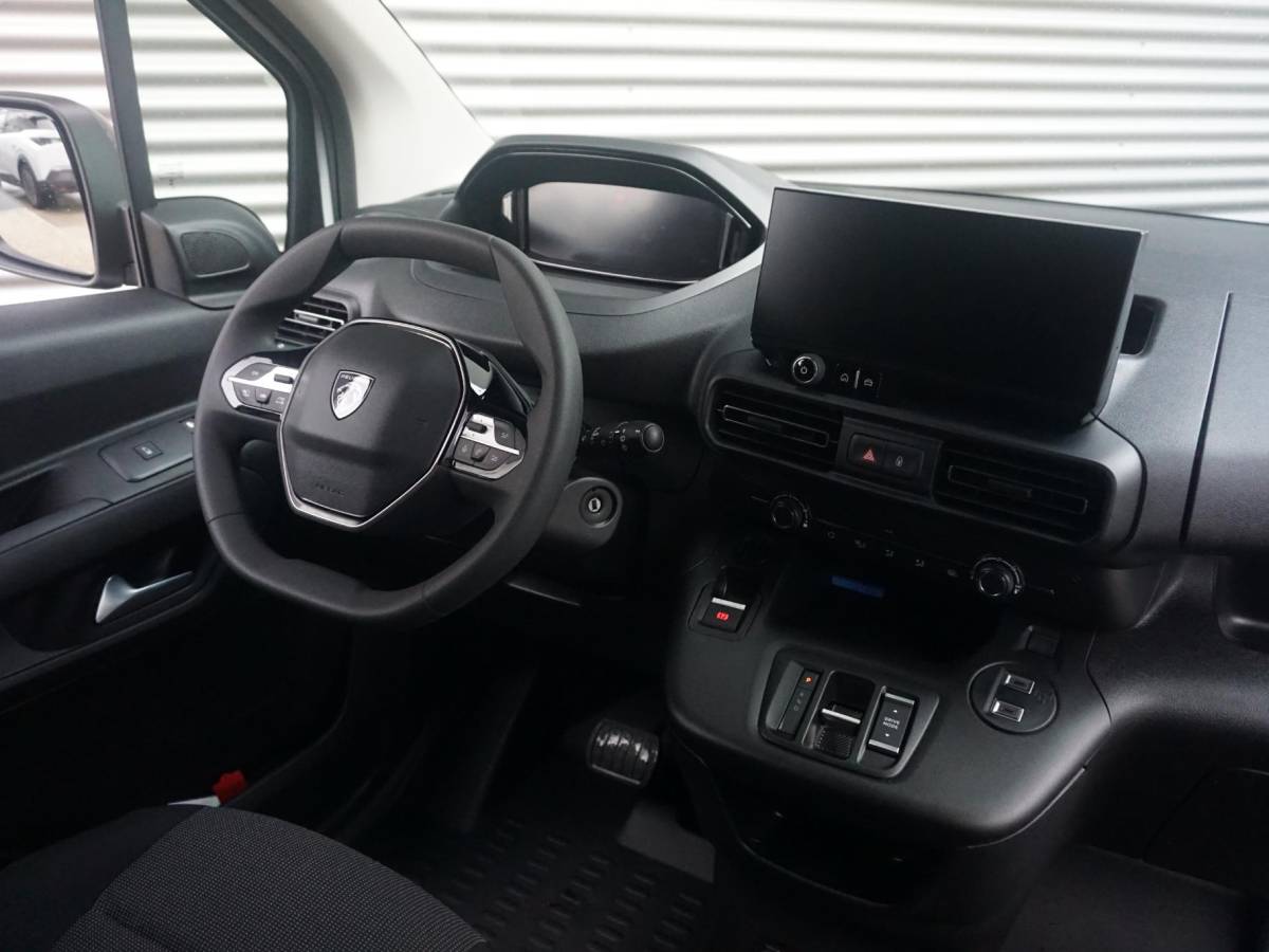 Peugeot e-Partner Peugeot e-Partner L1 50 kWh | camera | Apple Carplay/Android Auto  | laadruimtebetimmering | Comfort stoelen | rijklaarprijs