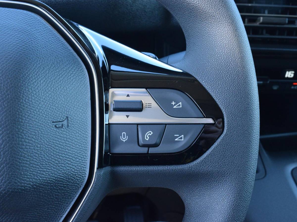 Peugeot e-Partner Peugeot e-Partner L1 50 kWh | camera | Apple Carplay/Android Auto  | laadruimtebetimmering | Comfort stoelen | rijklaarprijs