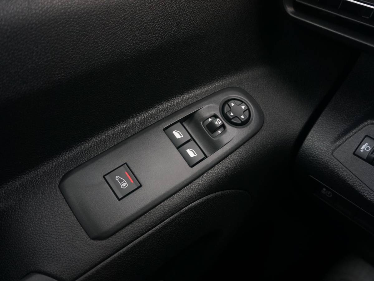Peugeot e-Partner Peugeot e-Partner L1 50 kWh | camera | Apple Carplay/Android Auto  | laadruimtebetimmering | Comfort stoelen | rijklaarprijs