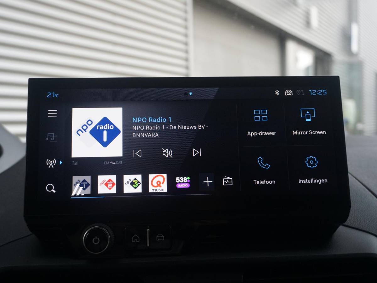 Peugeot e-Partner Peugeot e-Partner L1 50 kWh | 0% rente | camera | Apple Carplay/Android Auto  | laadruimtebetimmering | Comfort stoelen | rijklaarprijs