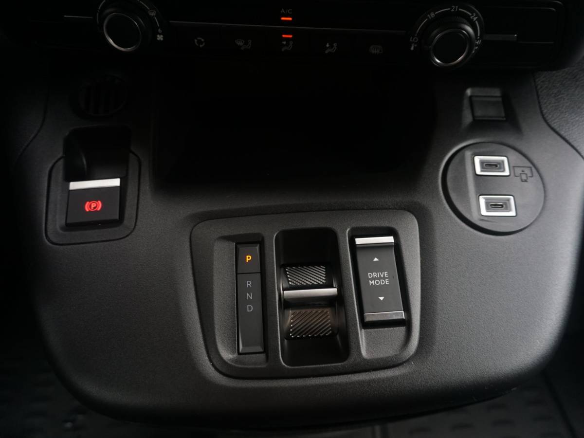 Peugeot e-Partner Peugeot e-Partner L1 50 kWh | 0% rente | camera | Apple Carplay/Android Auto  | laadruimtebetimmering | Comfort stoelen | rijklaarprijs