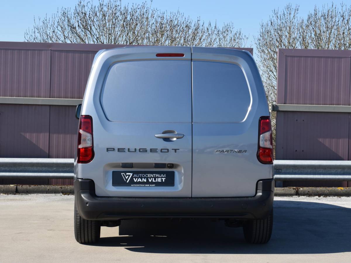 Peugeot e-Partner Peugeot e-Partner L1 50 kWh | 0% rente | camera | Apple Carplay/Android Auto  | laadruimtebetimmering | Comfort stoelen | rijklaarprijs