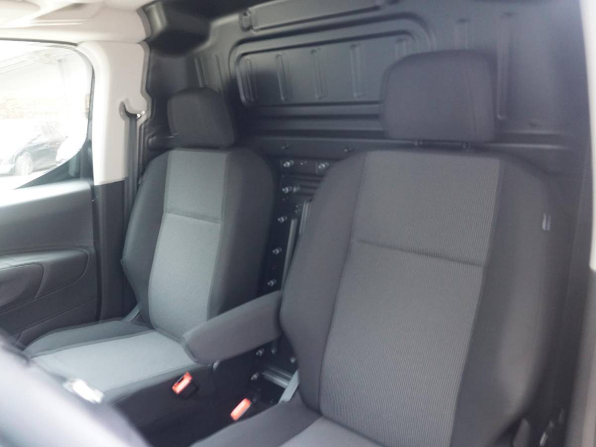 Opel Combo-e Opel Combo Electric L1 50kWh | camera | Apple Carplay/Android Auto  | laadruimtebetimmering  | Comfort stoelen | rijklaarprijs