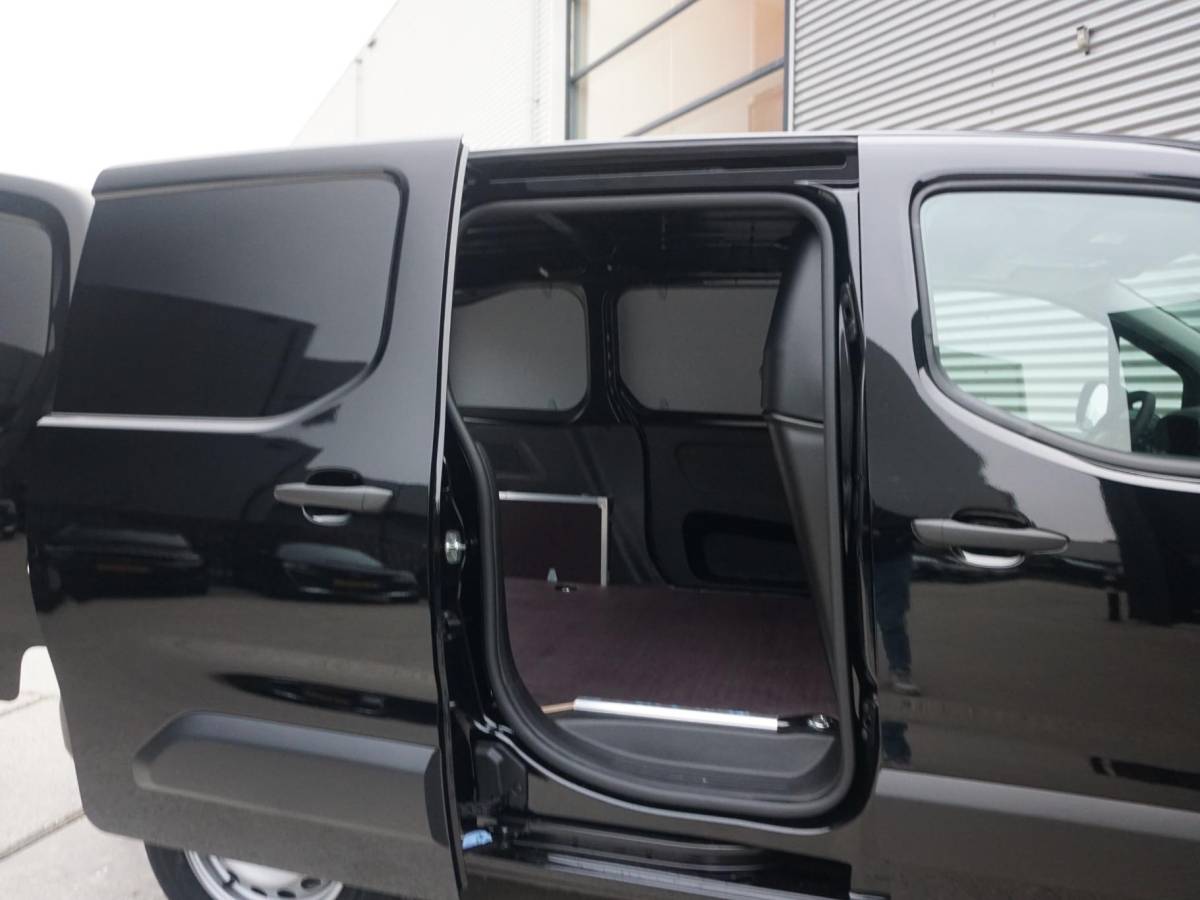 Opel Combo-e Opel Combo Electric L1 50kWh | camera | Apple Carplay/Android Auto  | laadruimtebetimmering  | Comfort stoelen | rijklaarprijs