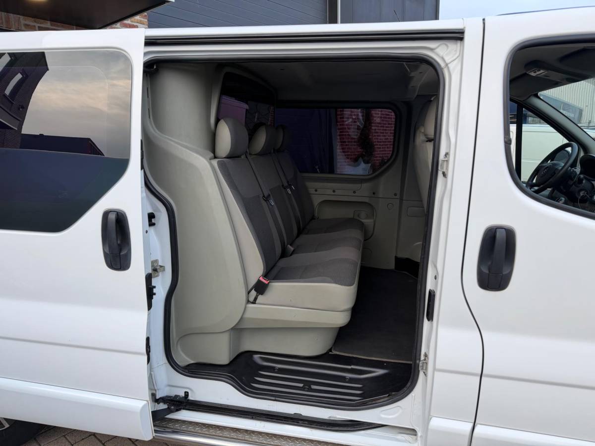 Opel Vivaro Opel Vivaro 2.5 CDTI 146PK L2H1 DC Dubbele Cabine 6PRSN Airco Navi Cruise Elk.Ramen