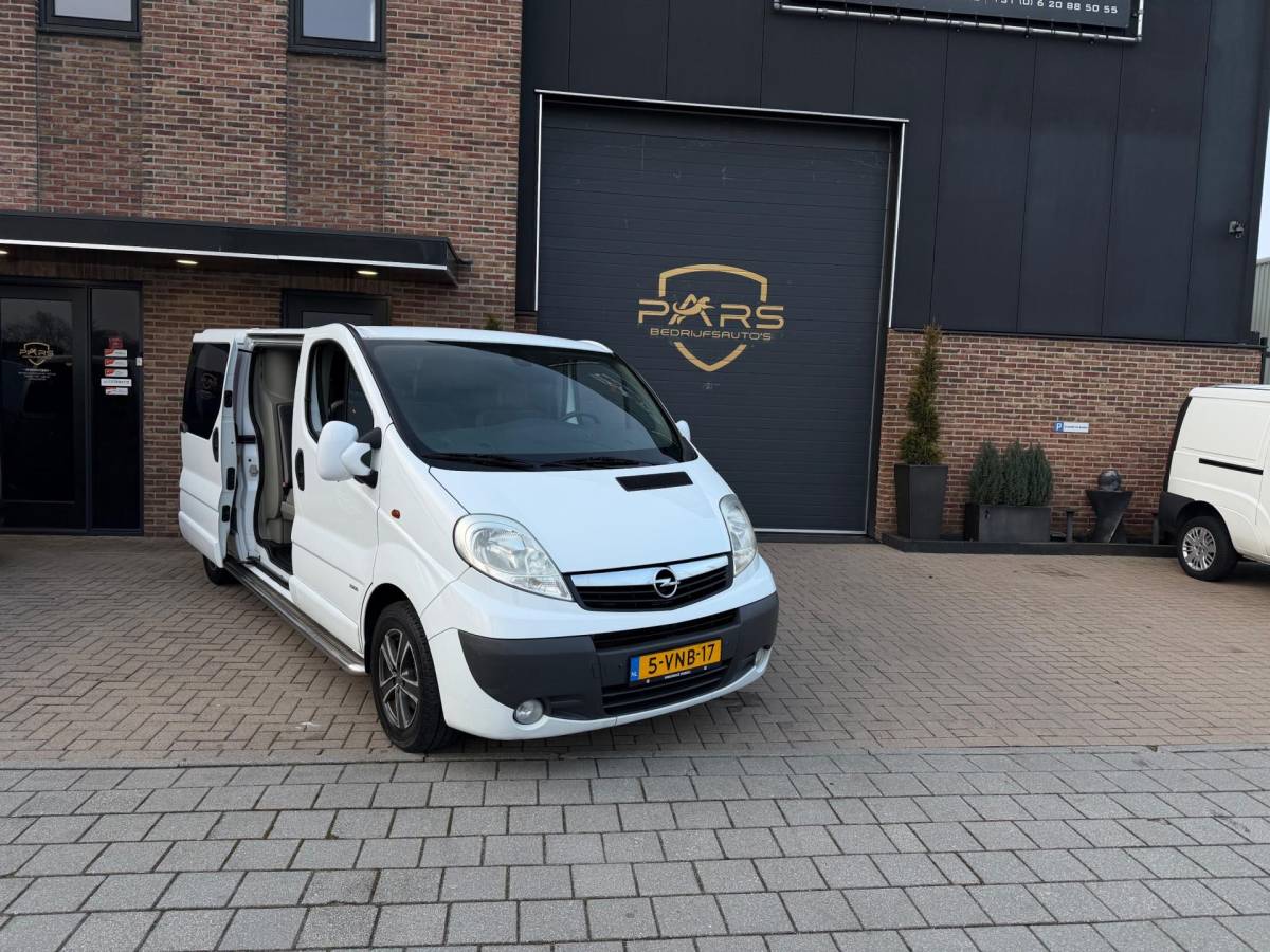 Opel Vivaro Opel Vivaro 2.5 CDTI 146PK L2H1 DC Dubbele Cabine 6PRSN Airco Navi Cruise Elk.Ramen