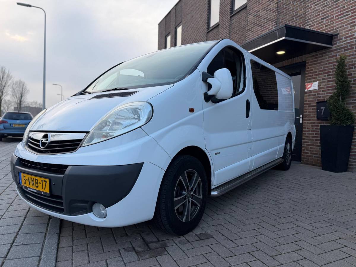 Opel Vivaro Opel Vivaro 2.5 CDTI 146PK L2H1 DC Dubbele Cabine 6PRSN Airco Navi Cruise Elk.Ramen