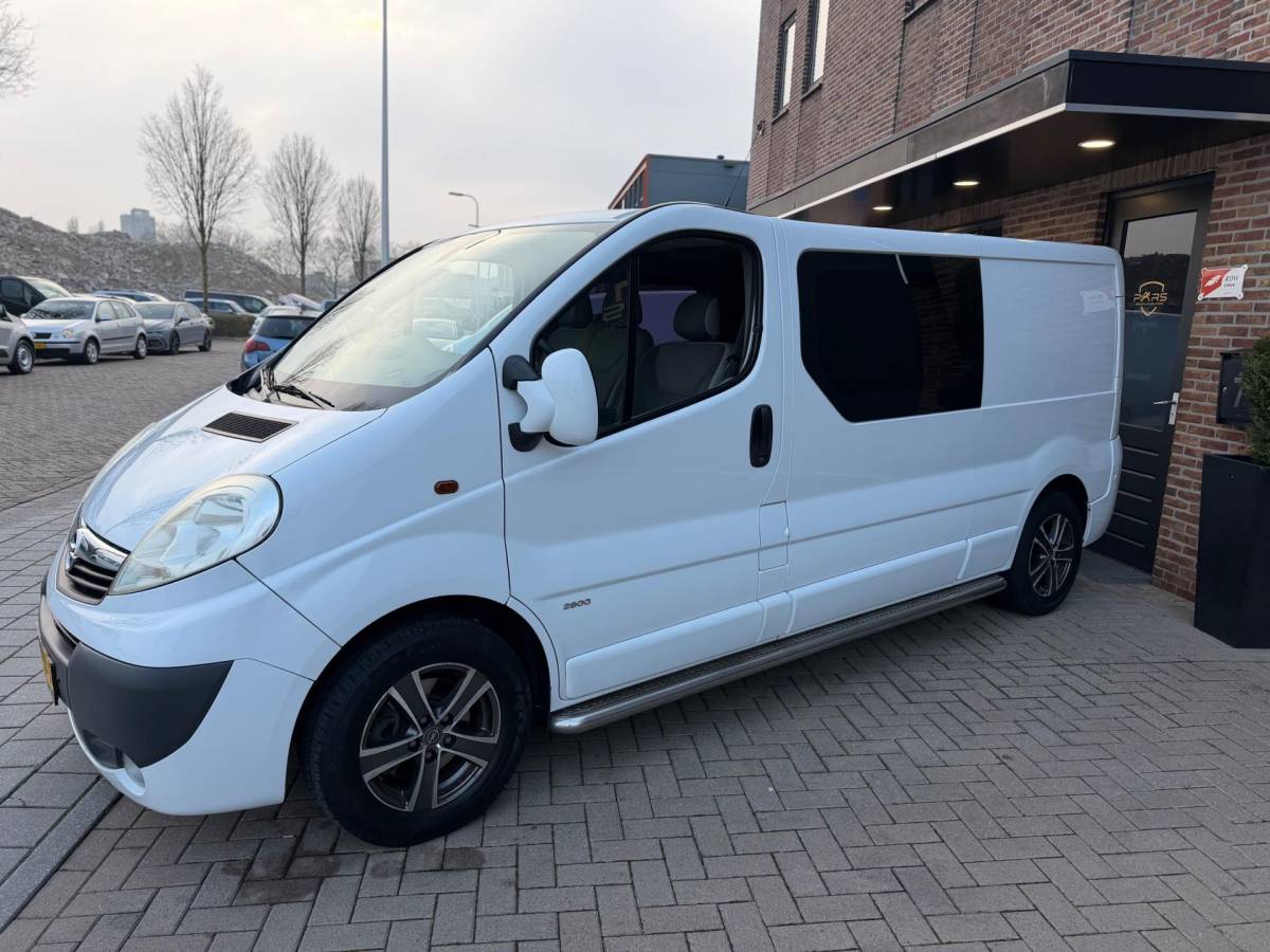 Opel Vivaro Opel Vivaro 2.5 CDTI 146PK L2H1 DC Dubbele Cabine 6PRSN Airco Navi Cruise Elk.Ramen