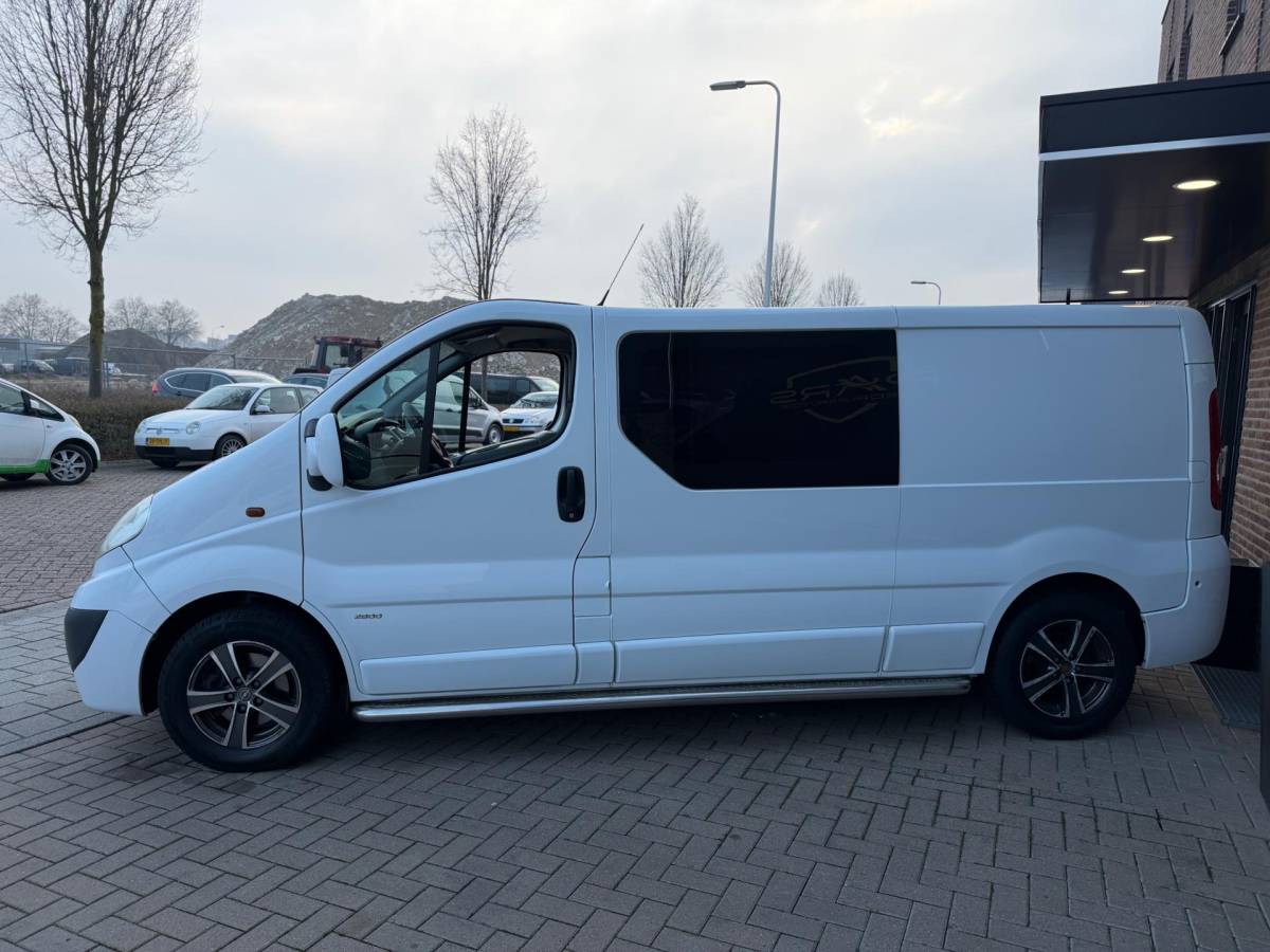 Opel Vivaro Opel Vivaro 2.5 CDTI 146PK L2H1 DC Dubbele Cabine 6PRSN Airco Navi Cruise Elk.Ramen