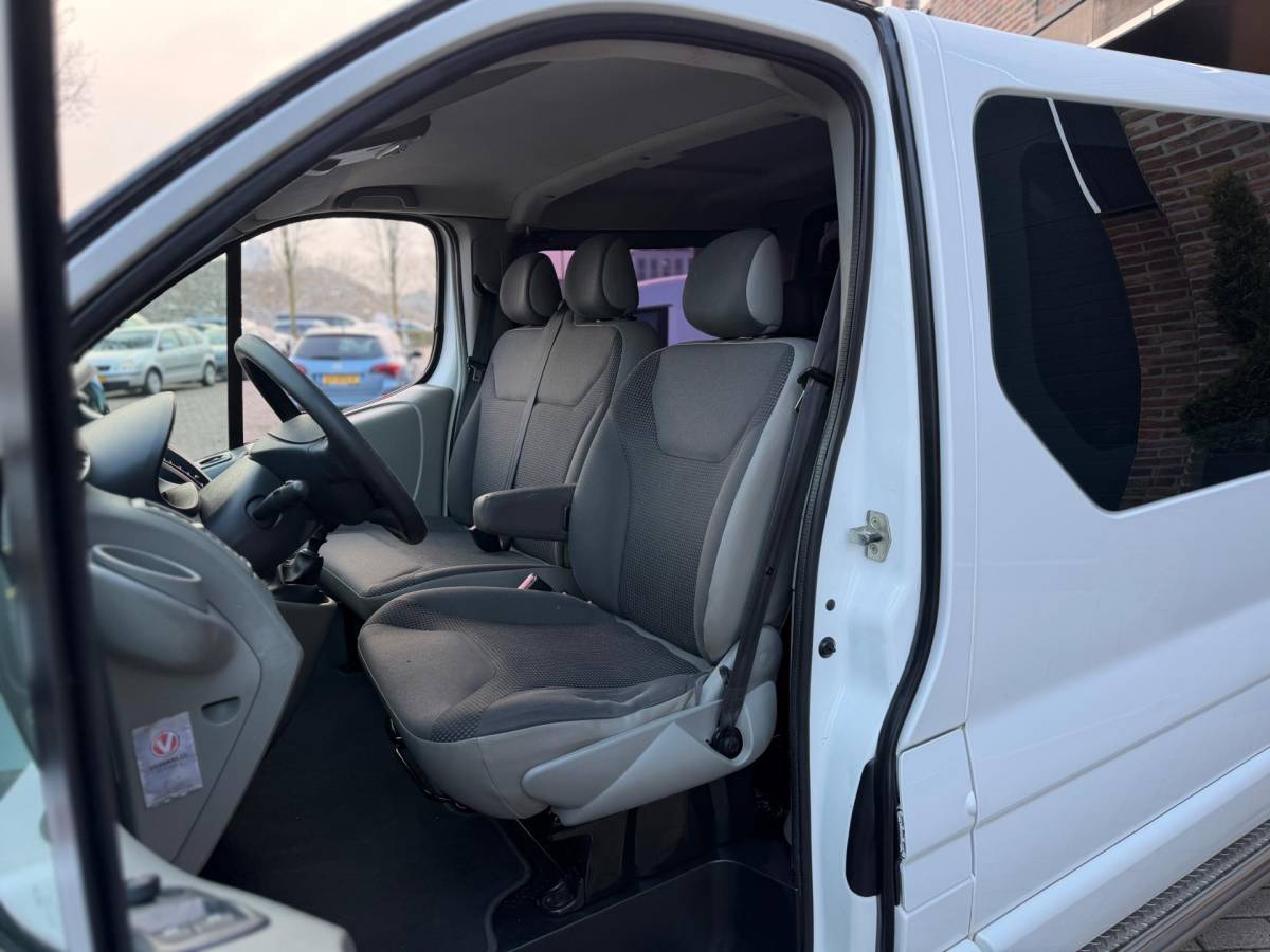 Opel Vivaro Opel Vivaro 2.5 CDTI 146PK L2H1 DC Dubbele Cabine 6PRSN Airco Navi Cruise Elk.Ramen