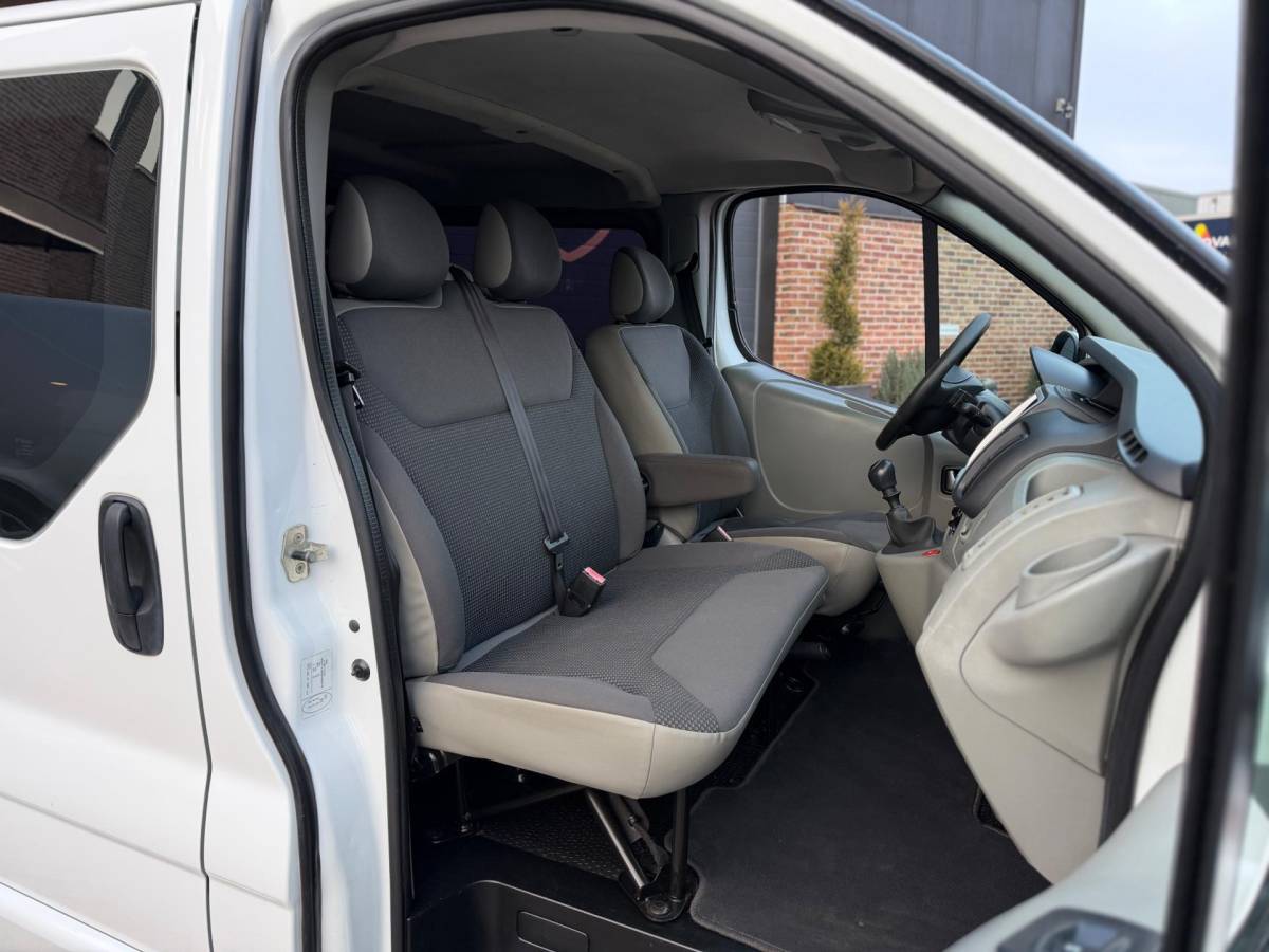 Opel Vivaro Opel Vivaro 2.5 CDTI 146PK L2H1 DC Dubbele Cabine 6PRSN Airco Navi Cruise Elk.Ramen