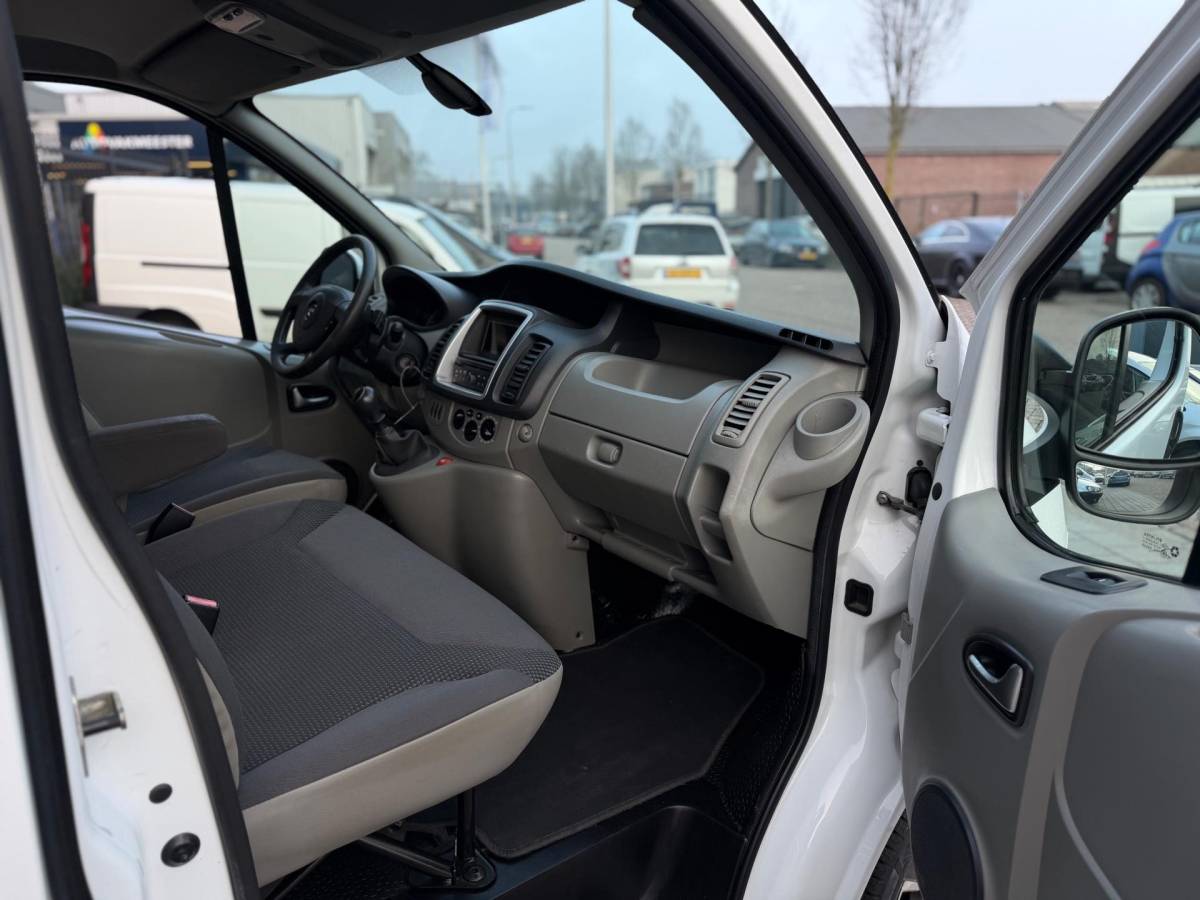 Opel Vivaro Opel Vivaro 2.5 CDTI 146PK L2H1 DC Dubbele Cabine 6PRSN Airco Navi Cruise Elk.Ramen