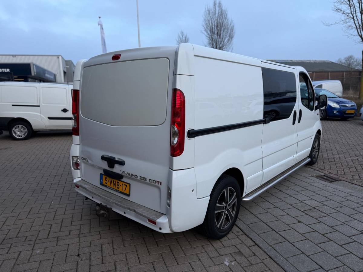 Opel Vivaro Opel Vivaro 2.5 CDTI 146PK L2H1 DC Dubbele Cabine 6PRSN Airco Navi Cruise Elk.Ramen