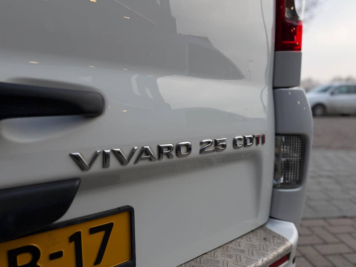 Opel Vivaro Opel Vivaro 2.5 CDTI 146PK L2H1 DC Dubbele Cabine 6PRSN Airco Navi Cruise Elk.Ramen