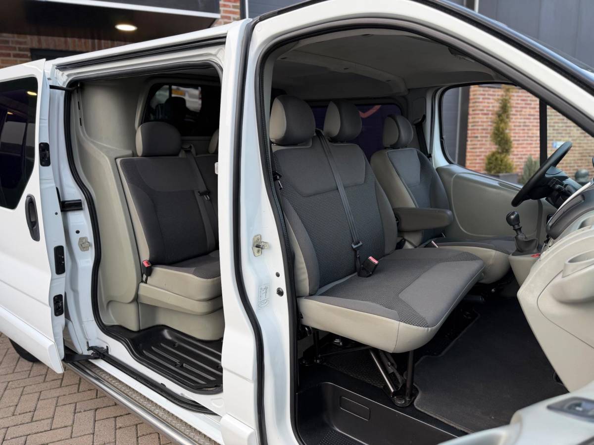 Opel Vivaro Opel Vivaro 2.5 CDTI 146PK L2H1 DC Dubbele Cabine 6PRSN Airco Navi Cruise Elk.Ramen