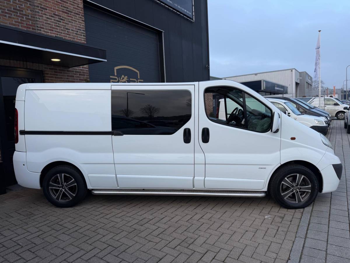 Opel Vivaro Opel Vivaro 2.5 CDTI 146PK L2H1 DC Dubbele Cabine 6PRSN Airco Navi Cruise Elk.Ramen