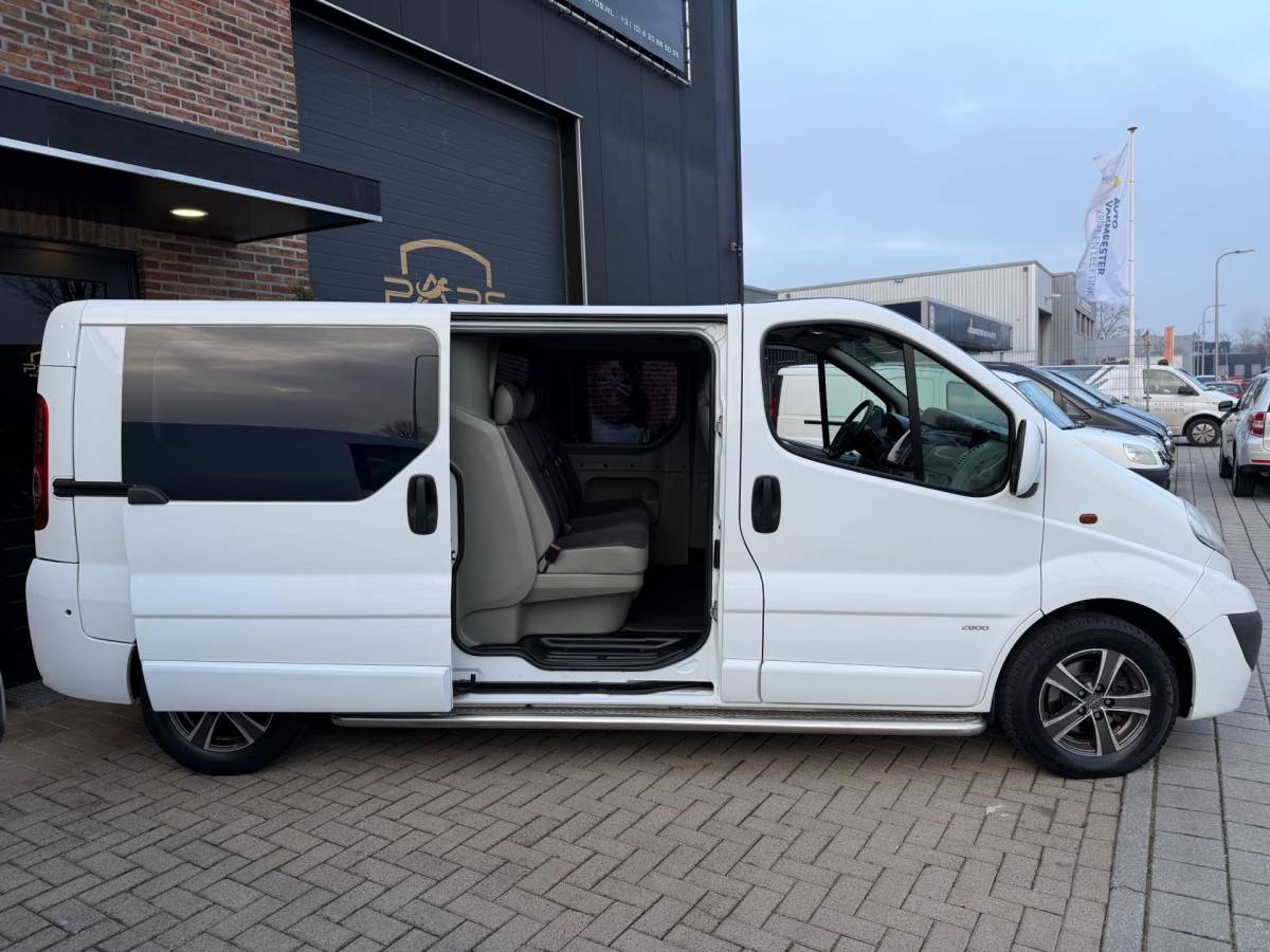 Opel Vivaro Opel Vivaro 2.5 CDTI 146PK L2H1 DC Dubbele Cabine 6PRSN Airco Navi Cruise Elk.Ramen