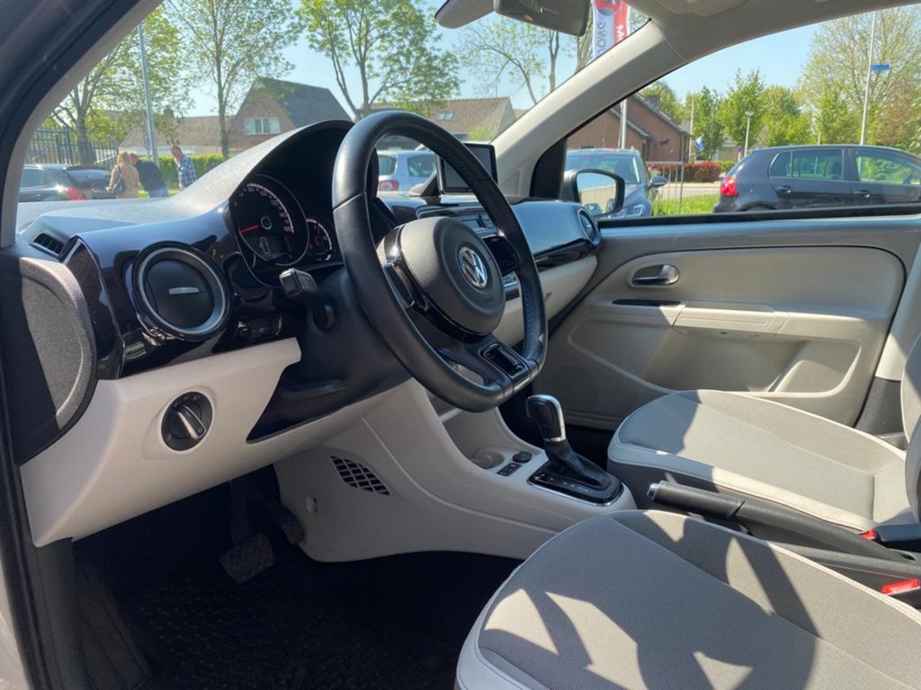Volkswagen e-up! Volkswagen E-up E-UP! 82PK 5D / Panoramadak / Stoelverw. / Automaat!