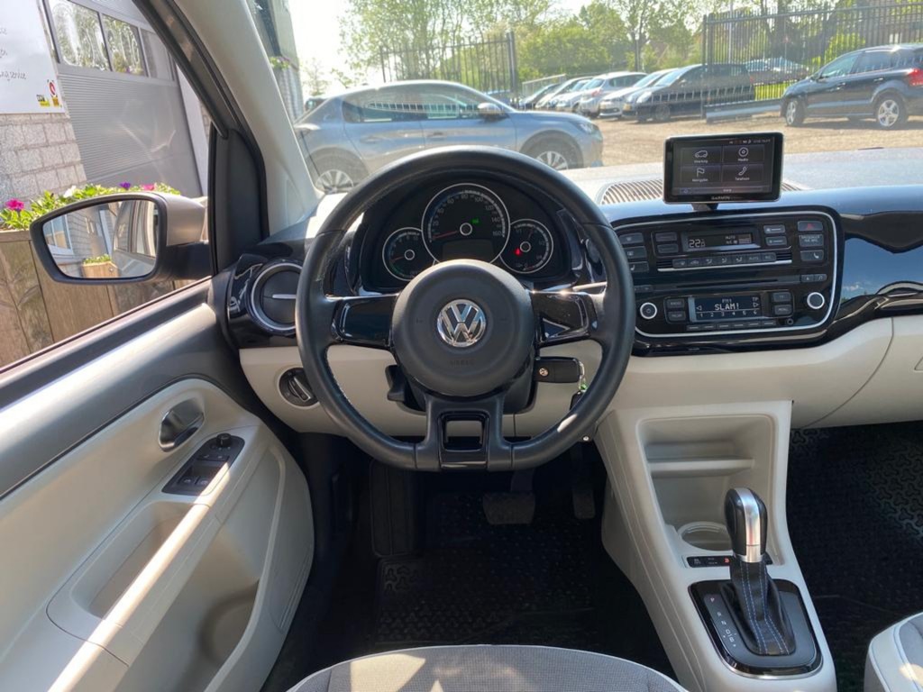 Volkswagen e-up! Volkswagen E-up E-UP! 82PK 5D / Panoramadak / Stoelverw. / Automaat!