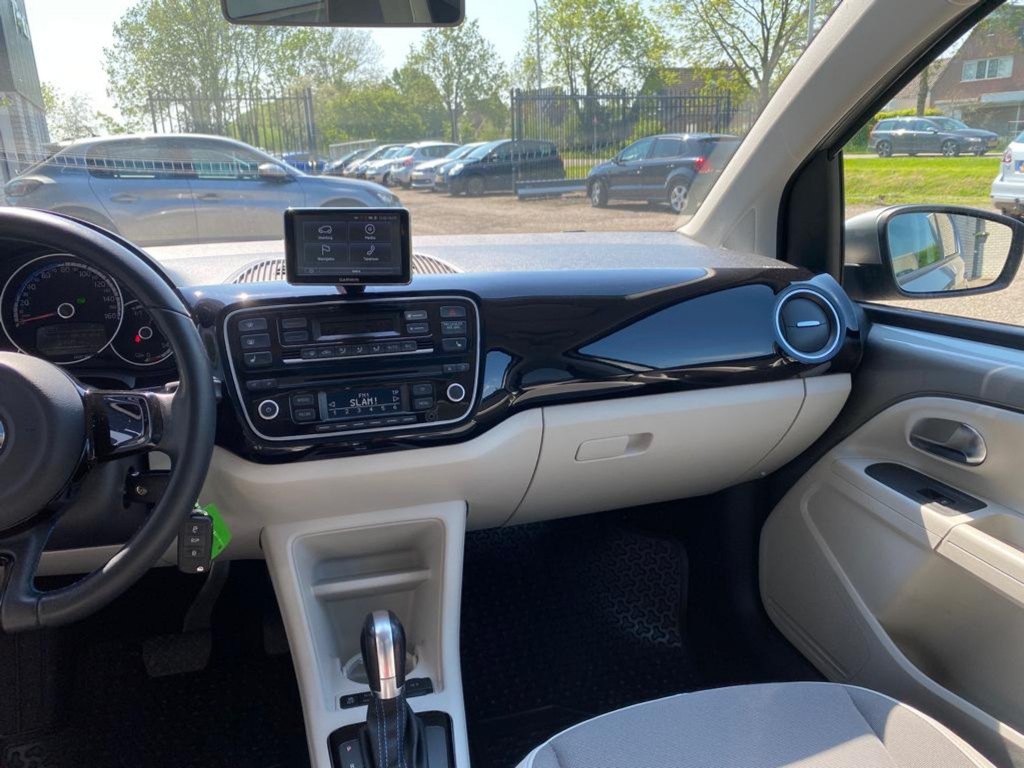 Volkswagen e-up! Volkswagen E-up E-UP! 82PK 5D / Panoramadak / Stoelverw. / Automaat!