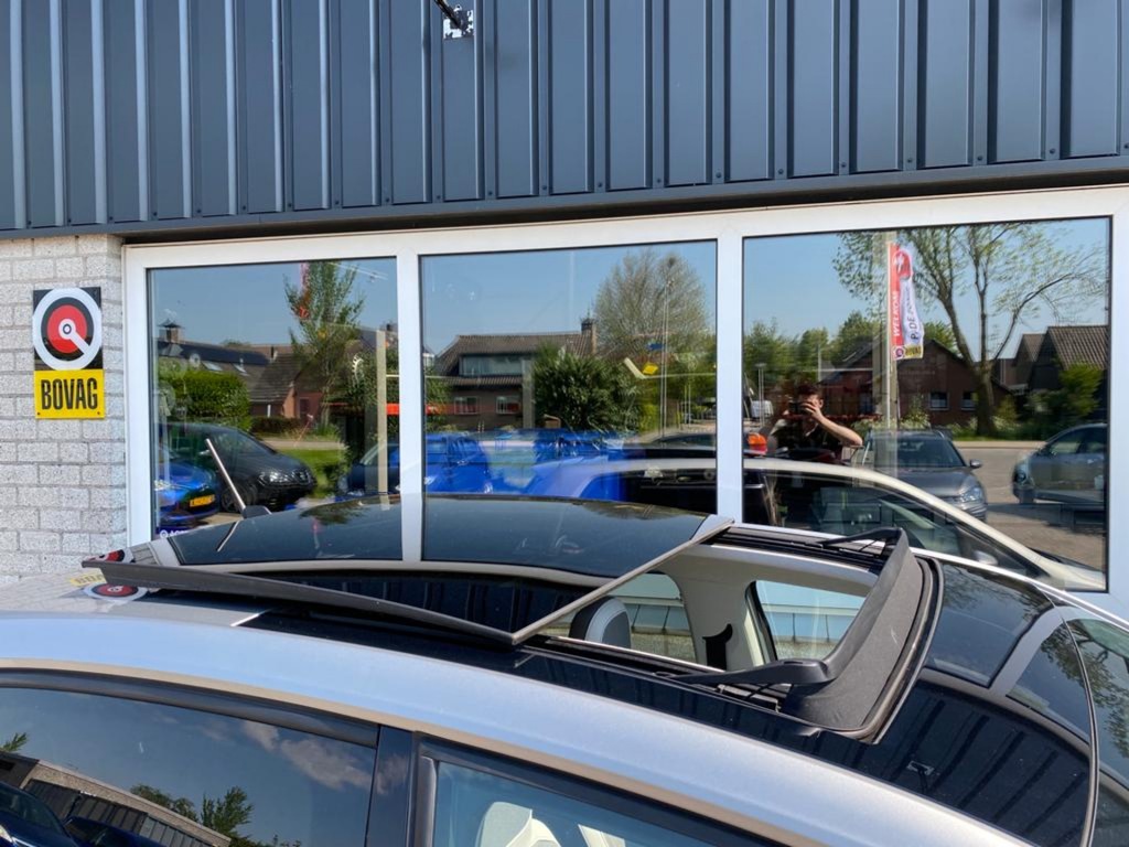 Volkswagen e-up! Volkswagen E-up E-UP! 82PK 5D / Panoramadak / Stoelverw. / Automaat!