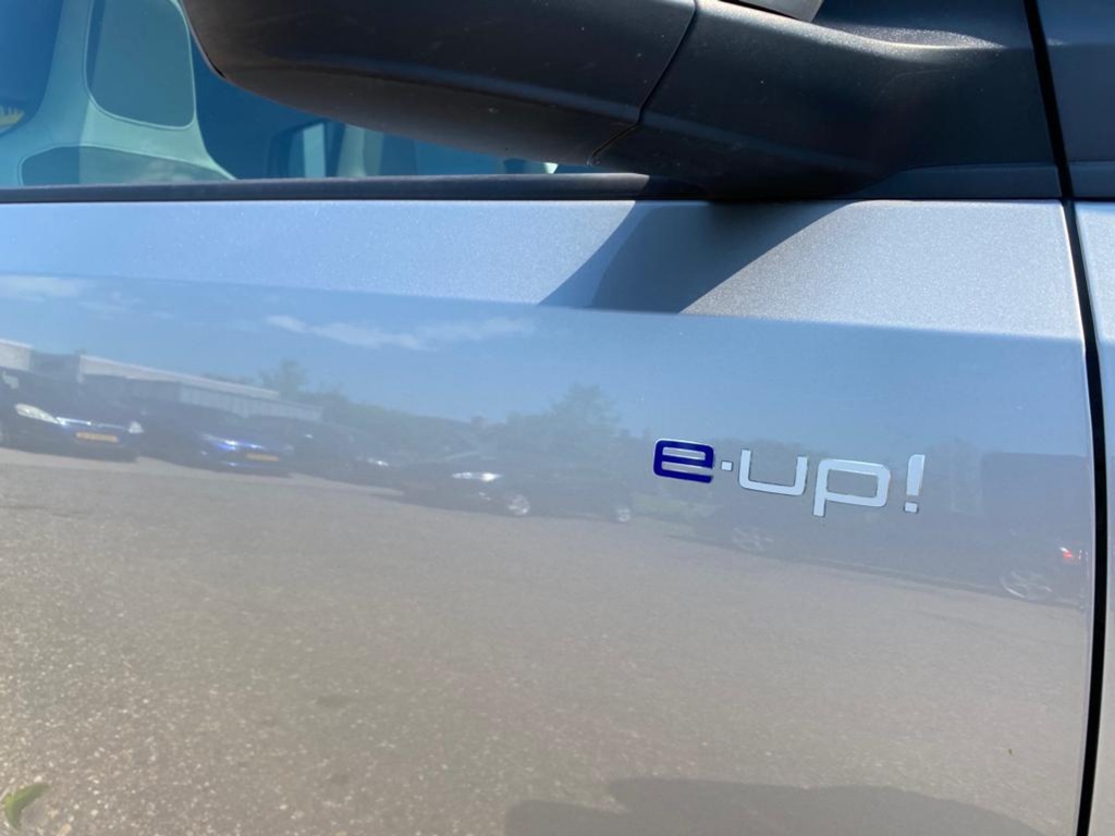 Volkswagen e-up! Volkswagen E-up E-UP! 82PK 5D / Panoramadak / Stoelverw. / Automaat!