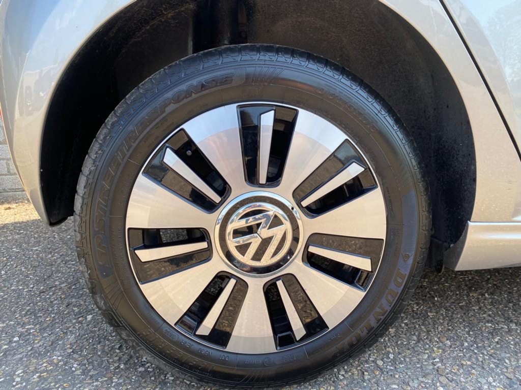 Volkswagen e-up! Volkswagen E-up E-UP! 82PK 5D / Panoramadak / Stoelverw. / Automaat!