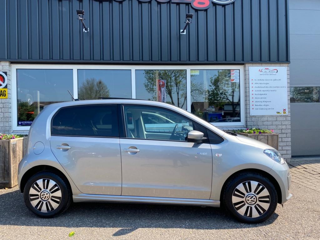Volkswagen e-up! Volkswagen E-up E-UP! 82PK 5D / Panoramadak / Stoelverw. / Automaat!