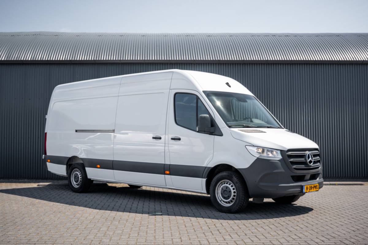 Mercedes-Benz Sprinter Mercedes-Benz Sprinter 317 CDI L3H2 | 170 PK | Automaat | Camera | Mbux | Cruise | PDC | Trekhaak