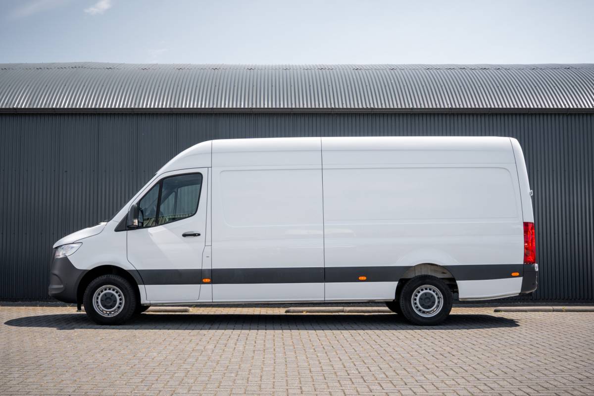 Mercedes-Benz Sprinter Mercedes-Benz Sprinter 317 CDI L3H2 | 170 PK | Automaat | Camera | Mbux | Cruise | PDC | Trekhaak