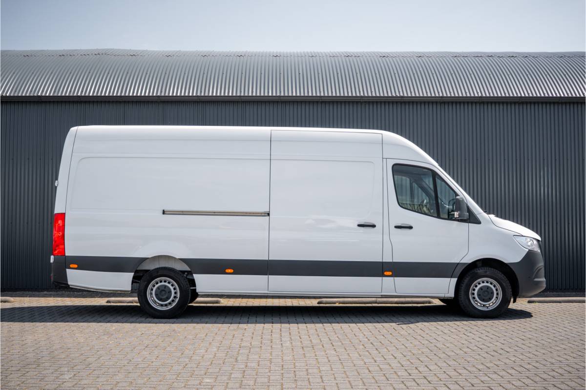 Mercedes-Benz Sprinter Mercedes-Benz Sprinter 317 CDI L3H2 | 170 PK | Automaat | Camera | Mbux | Cruise | PDC | Trekhaak