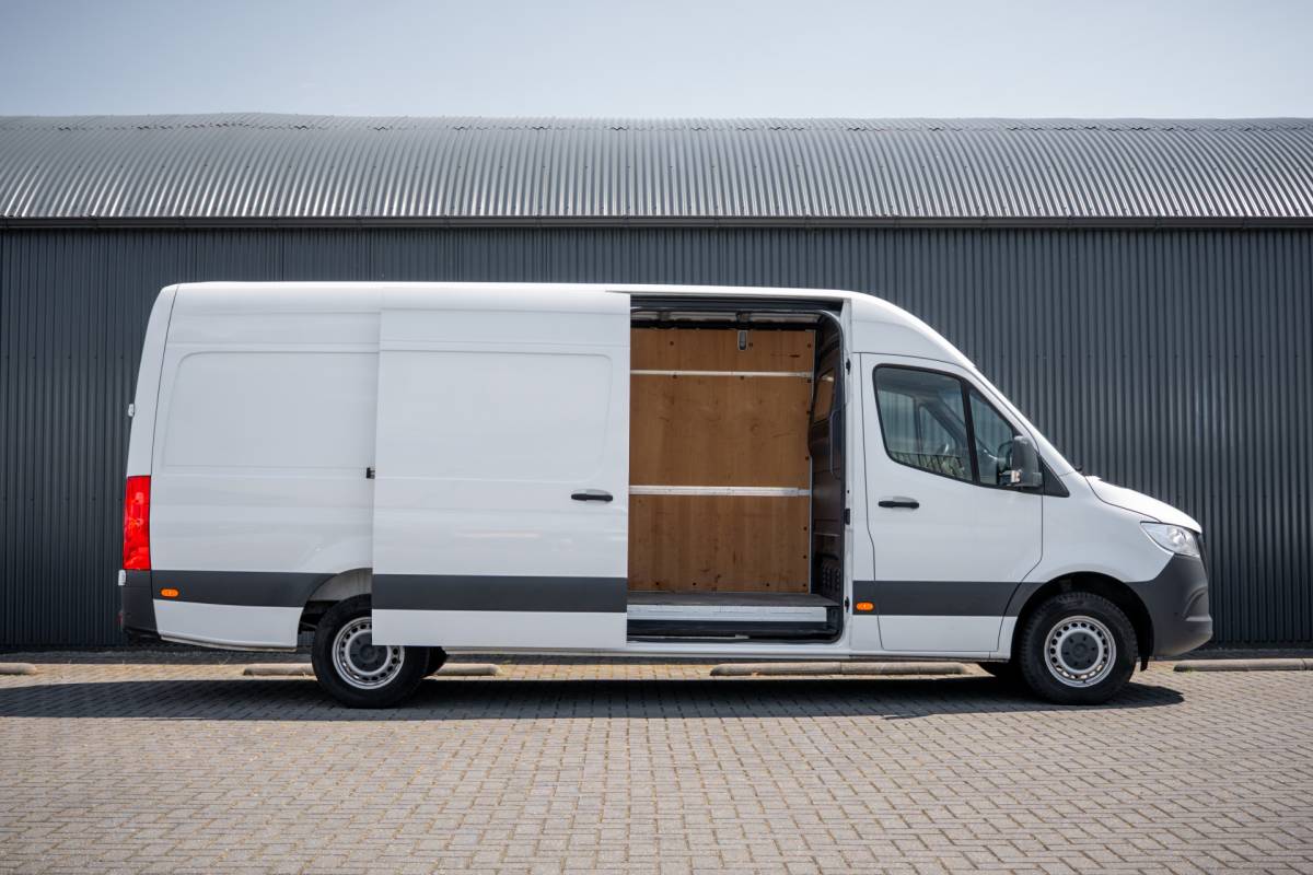 Mercedes-Benz Sprinter Mercedes-Benz Sprinter 317 CDI L3H2 | 170 PK | Automaat | Camera | Mbux | Cruise | PDC | Trekhaak