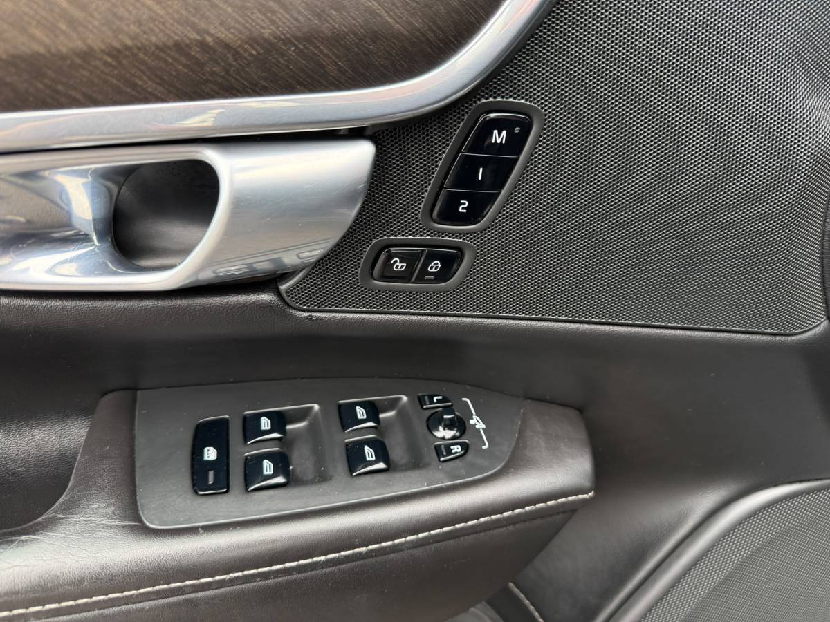Volvo V90 Volvo V90 Cross Country 2.0 D4 Pro AWD / Zeer netjes!