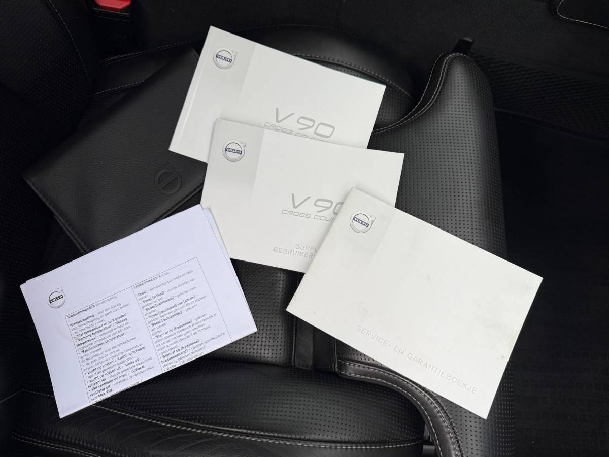 Volvo V90 Volvo V90 Cross Country 2.0 D4 Pro AWD / Zeer netjes!