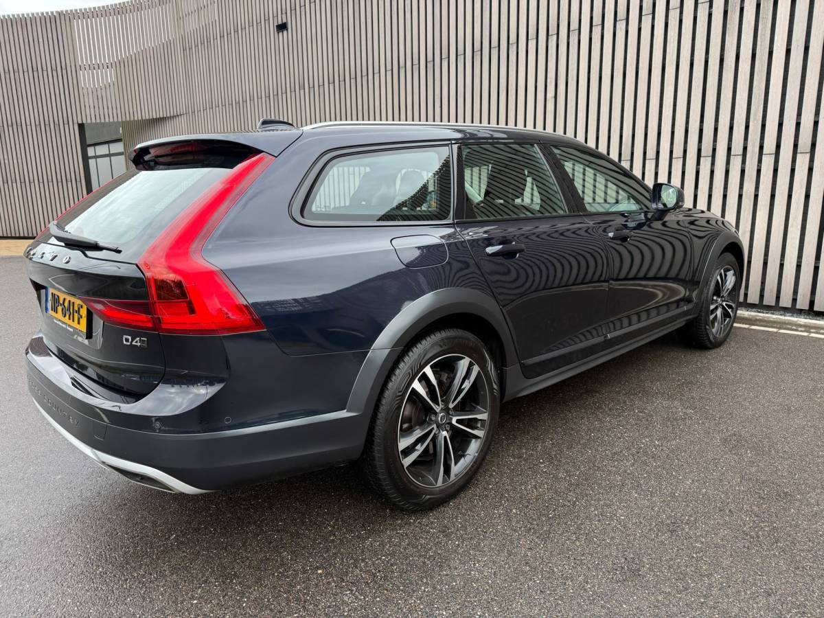 Volvo V90 Volvo V90 Cross Country 2.0 D4 Pro AWD / Zeer netjes!