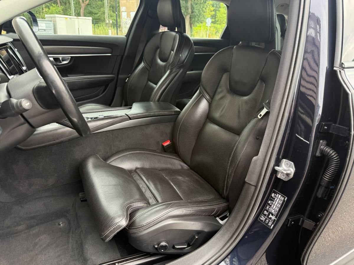 Volvo V90 Volvo V90 Cross Country 2.0 D4 Pro AWD / Zeer netjes!